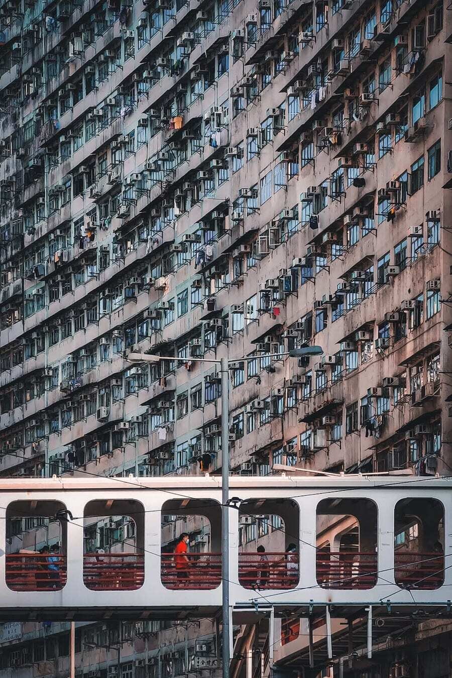 تصویر ویلیام شوم از محله پرجمعیت کواری خلیج هنگ کنگ